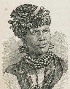 femme en costume et parure traditionnelle